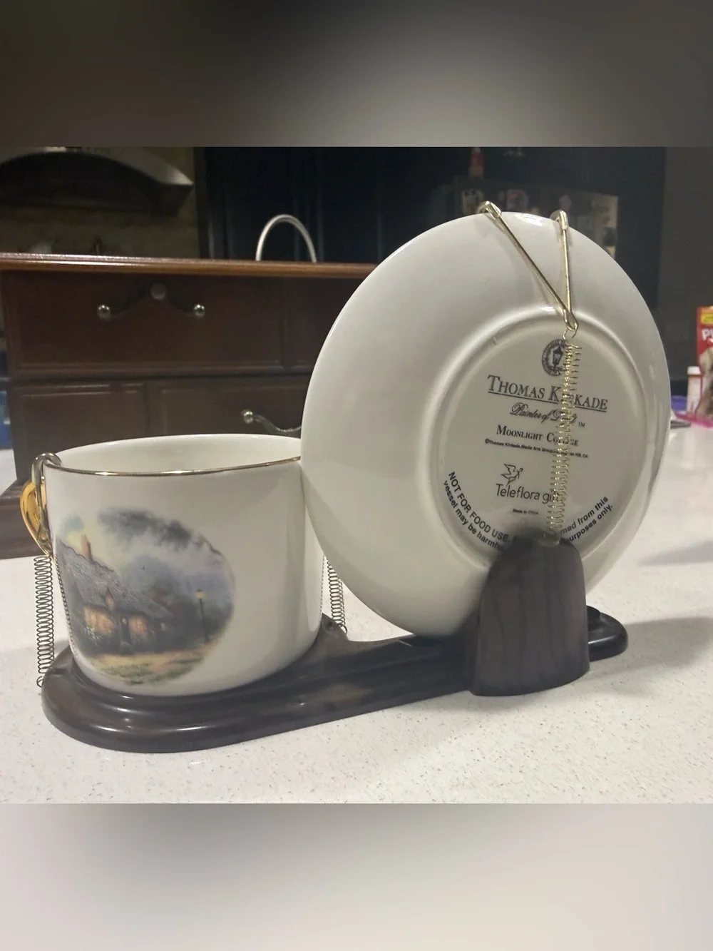 Thomas kinkade moonlight cottage cup and plate set with stand